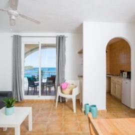 Apartamento de dos dormitorios con vistas exclusivas al mar